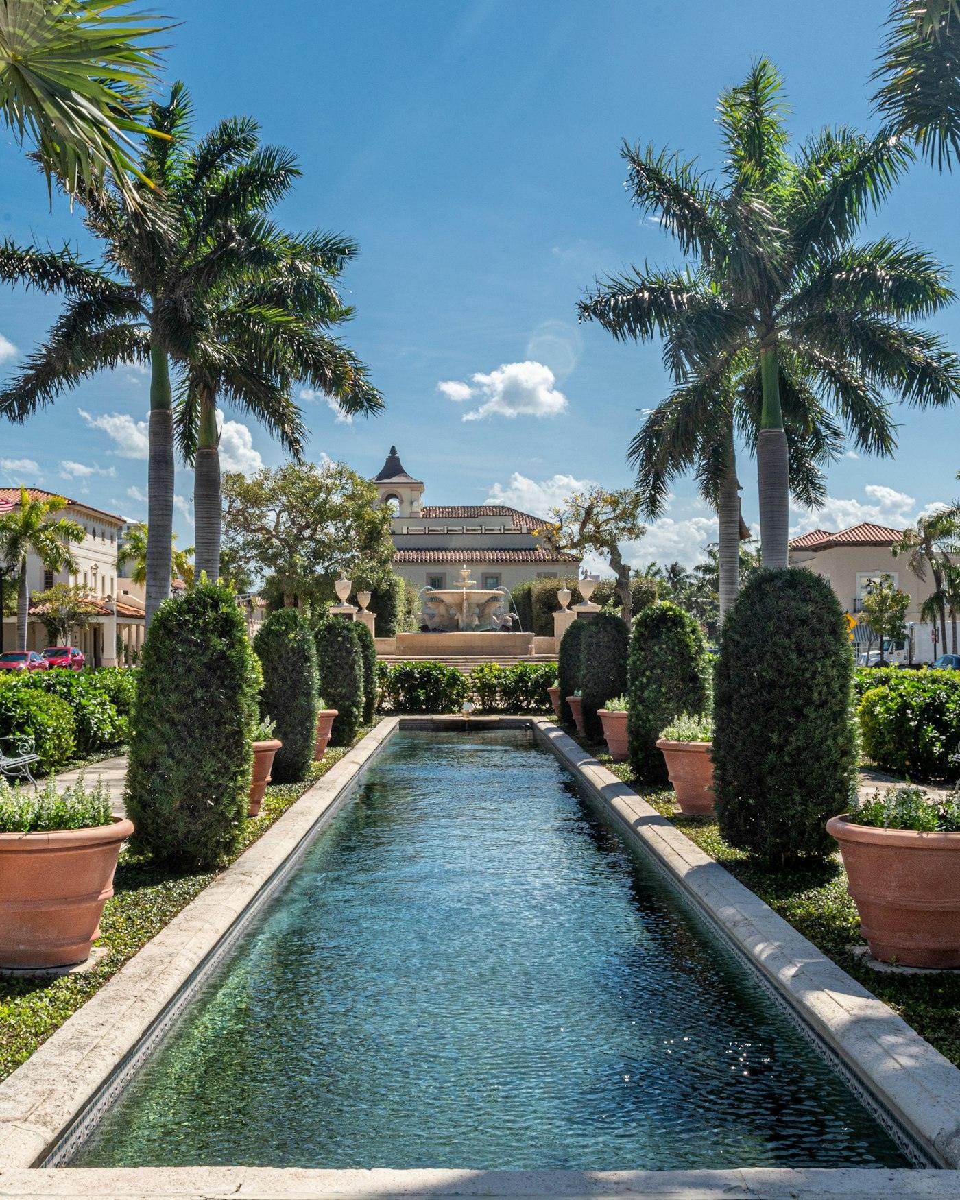 Sample report photograph of a backyard pool area